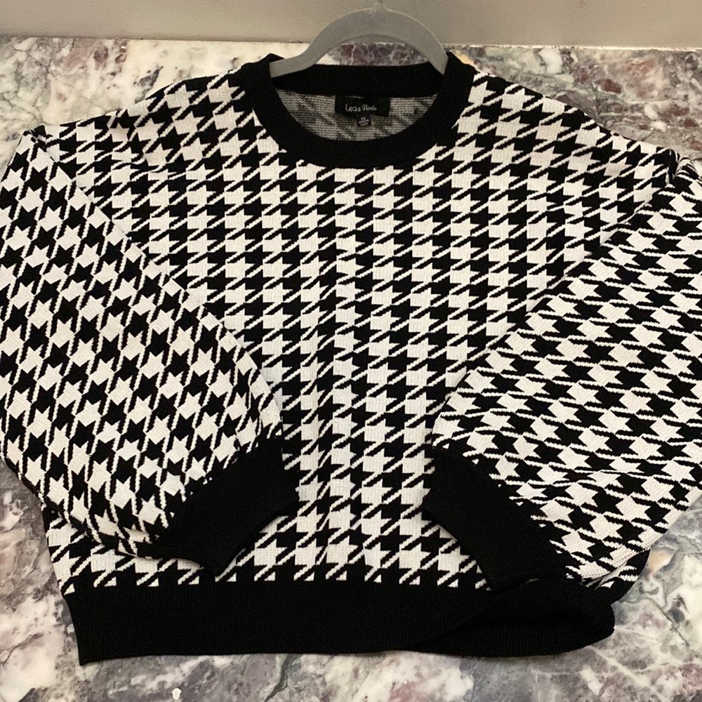 🎱NWT Lea & Viola Houndstooth oversized top